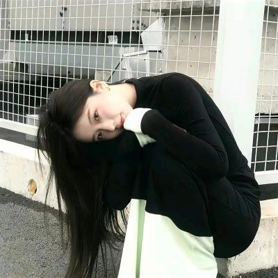 圈内新人片场闹不和，同行集体沉默，一个月持续发酵