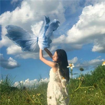 直播间实拍：顶流绯闻旧照被扒，服务器被挤瘫痪